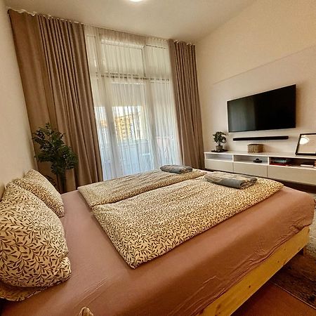 New, Beautiful Apt With Parking In Best Location! Bratislava Exterior photo