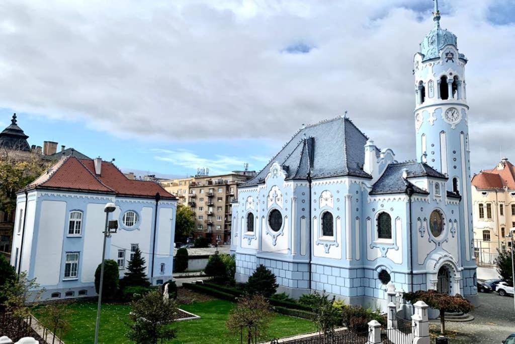 New, Beautiful Apt With Parking In Best Location! Bratislava Exterior photo