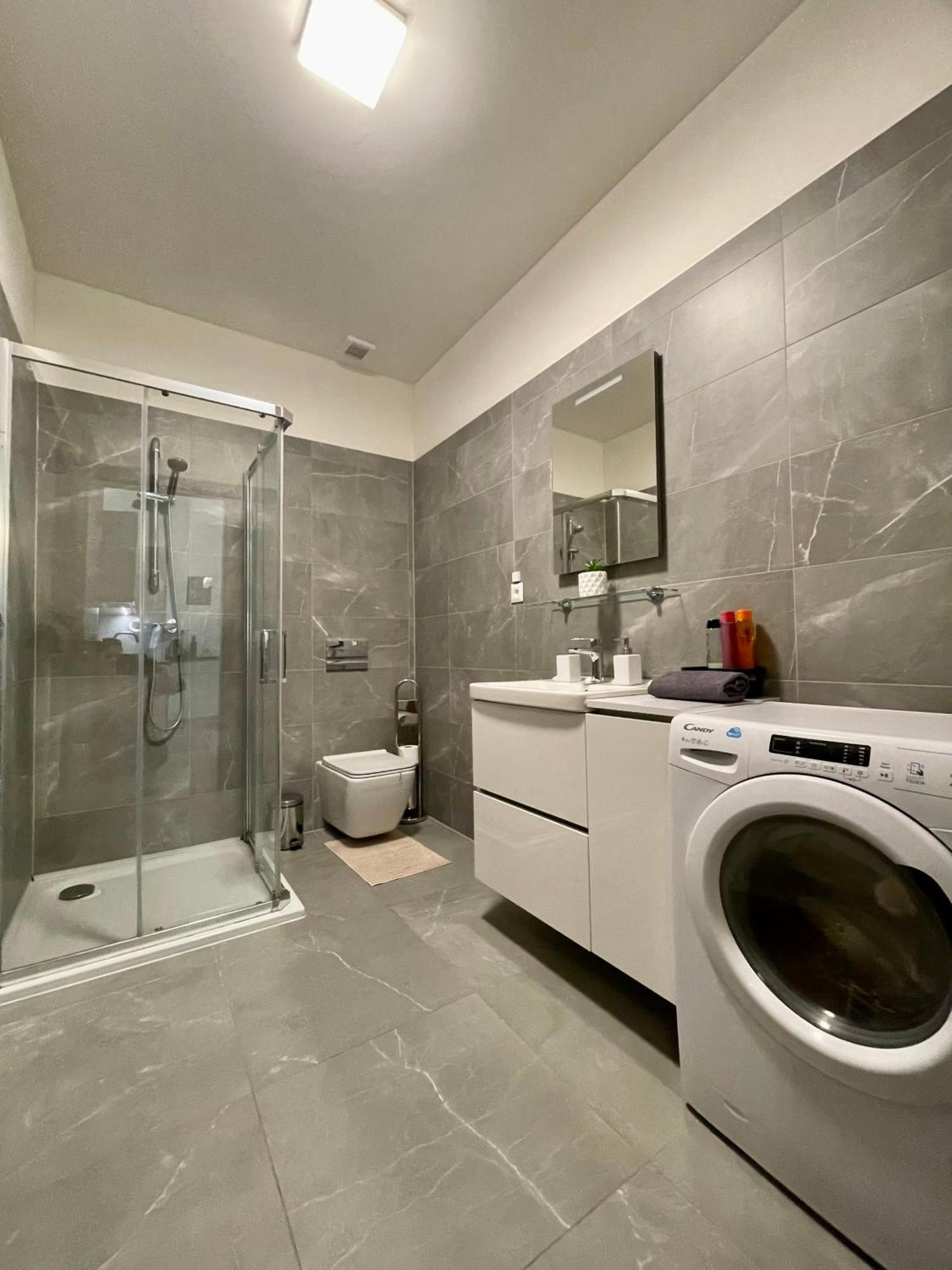 New, Beautiful Apt With Parking In Best Location! Bratislava Exterior photo