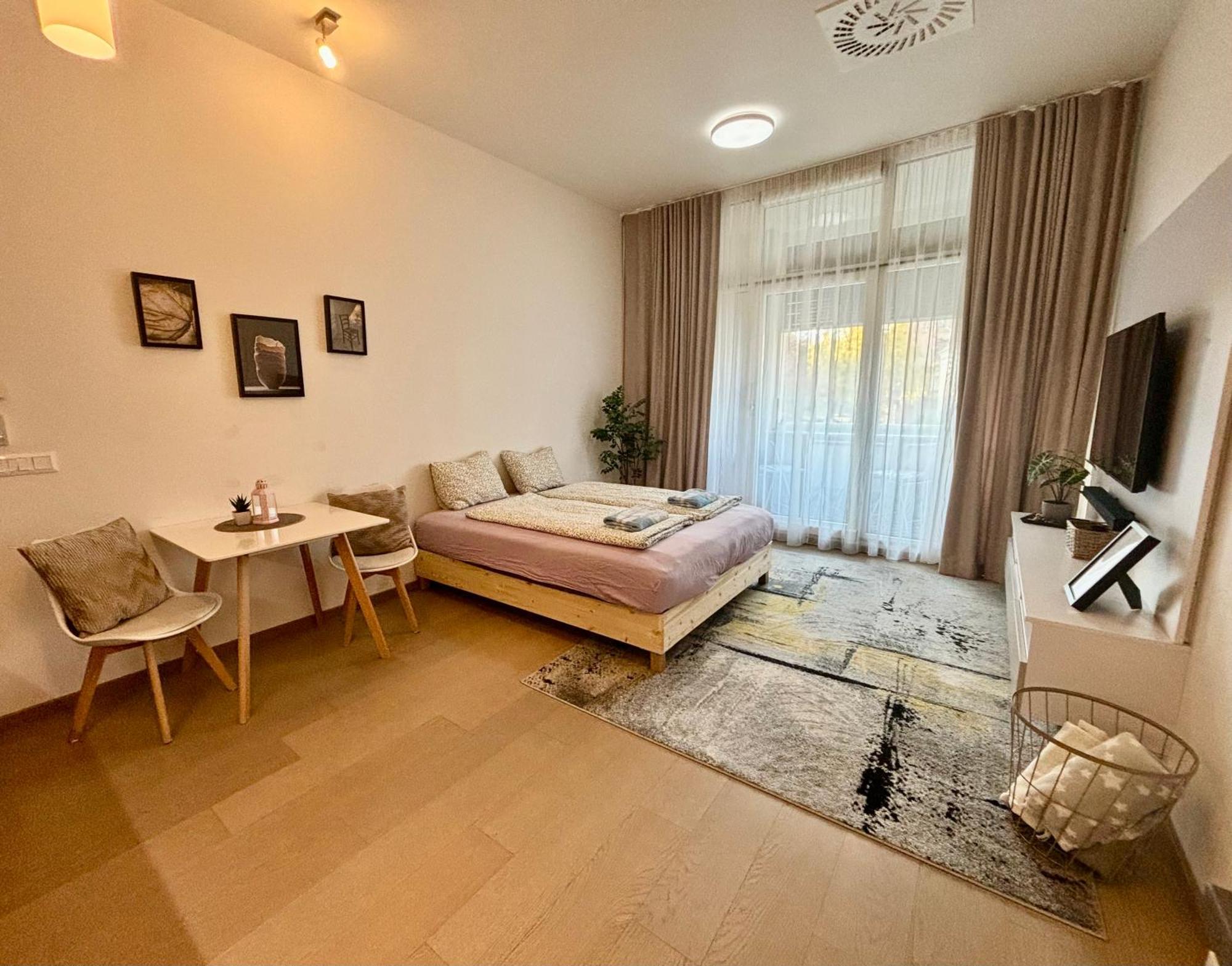 New, Beautiful Apt With Parking In Best Location! Bratislava Exterior photo