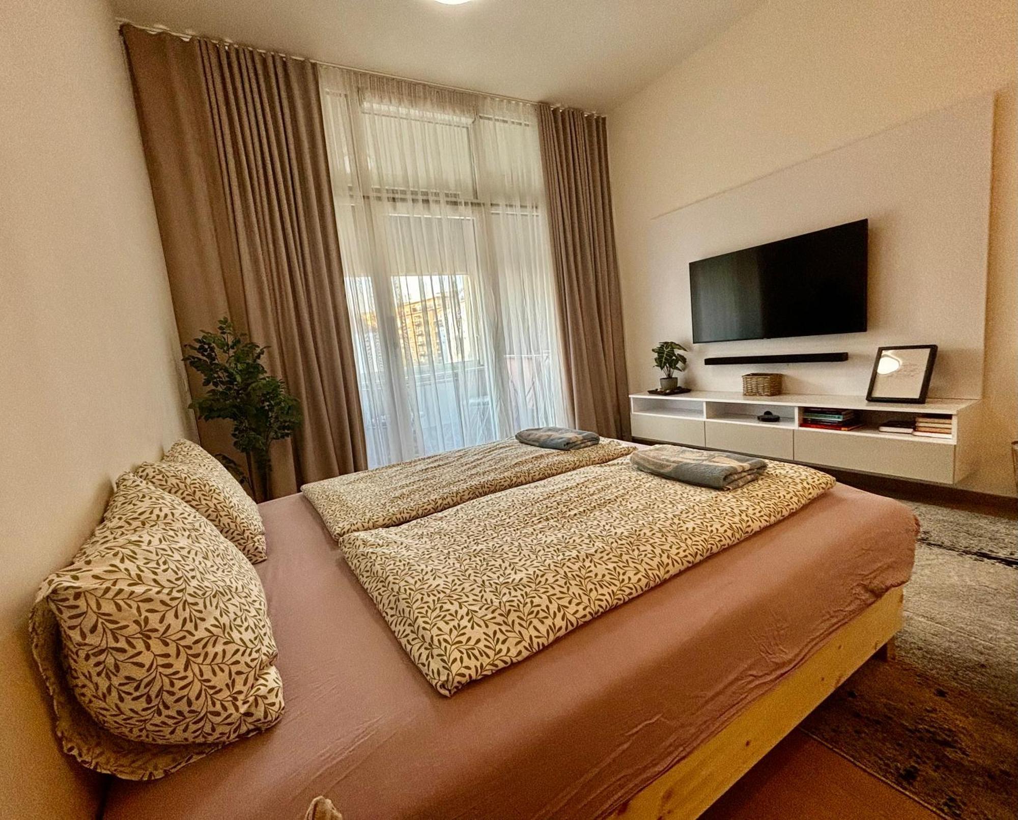 New, Beautiful Apt With Parking In Best Location! Bratislava Exterior photo