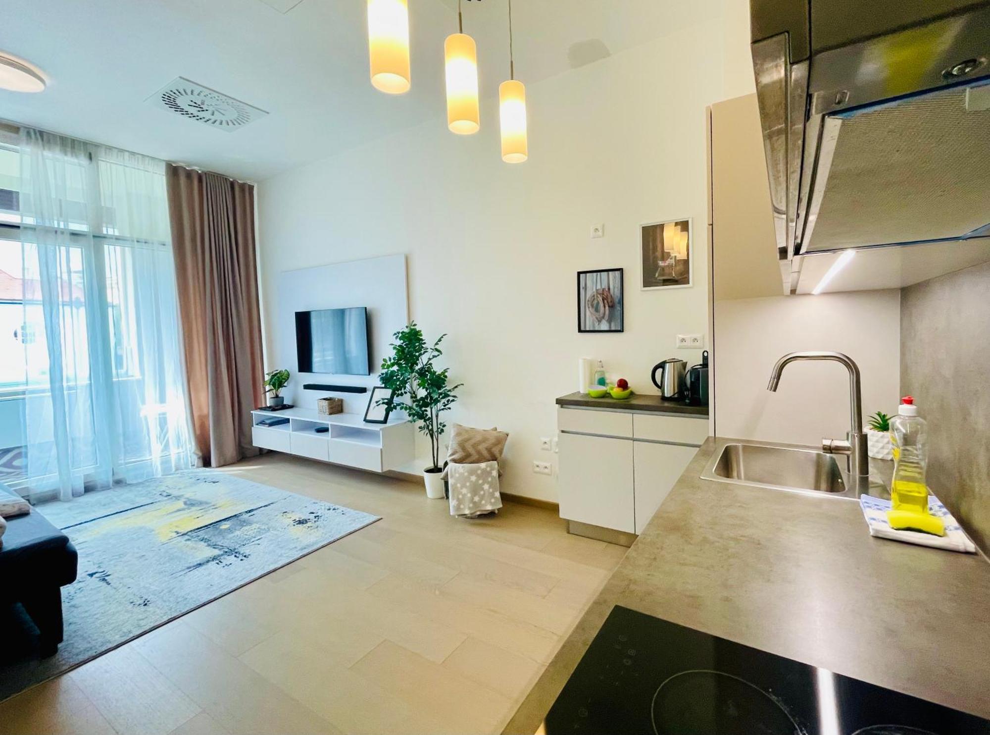 New, Beautiful Apt With Parking In Best Location! Bratislava Exterior photo